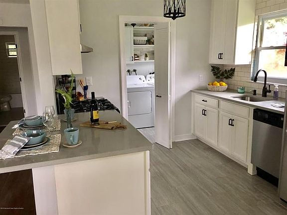 2nd image of 27 Saint Moritz Pl