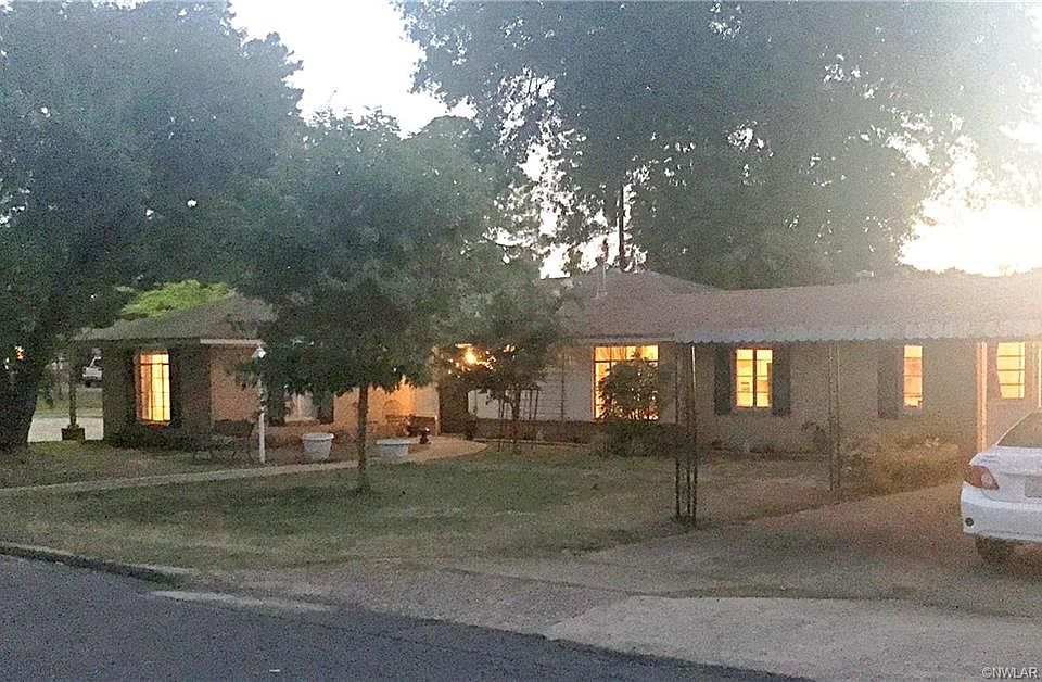 1st image of 408 Lakeshore Dr