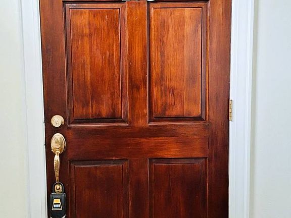 4th image of 3201 Yorktown Ave Suite 103