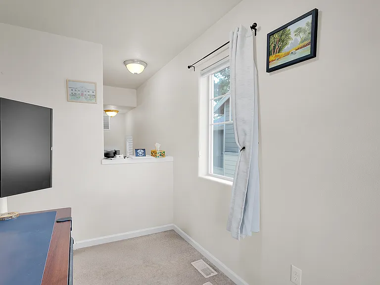 184 NE 79th Ave — Photo 22
