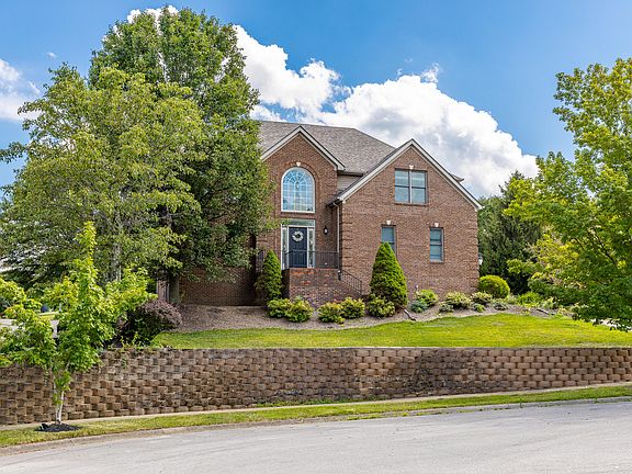 3rd image of 532 Lake Valley Dr