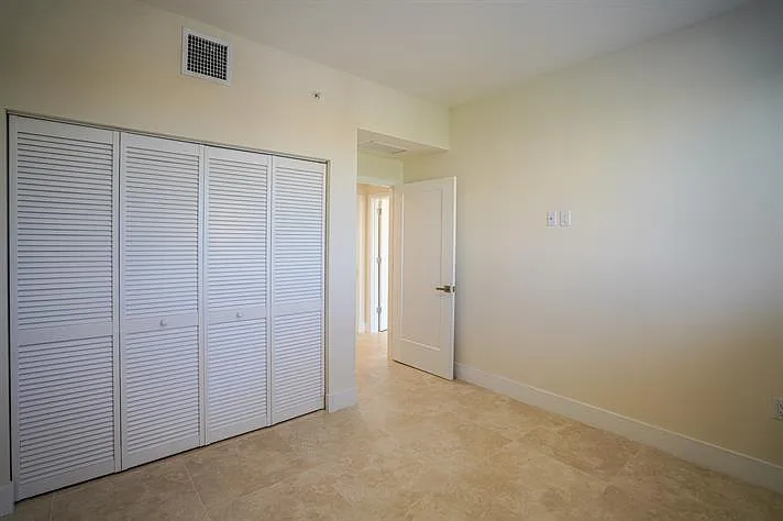1091 Galiano St #502 — Photo 18