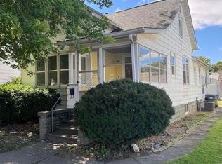 620 N 4th St, Clinton, IA 52732