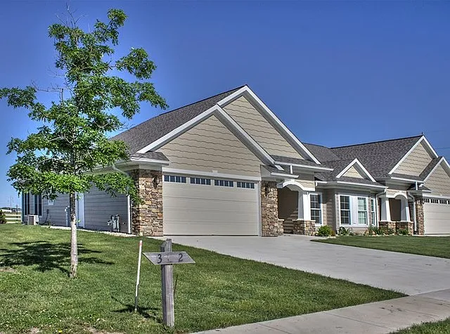 1850 Cedar Ln photo 1