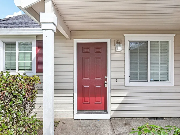 2315 SW Hannah Cir — Photo 3