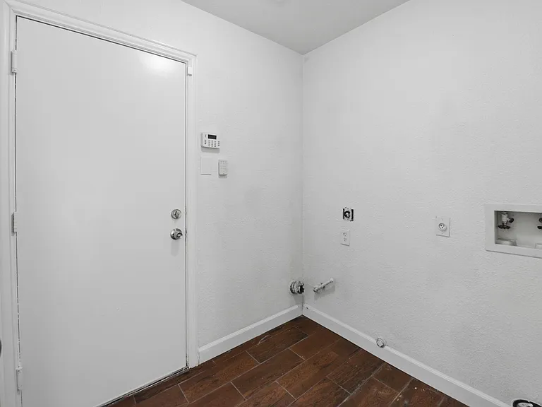 11710 Fossil Rock Ln — Photo 18