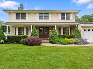 4 Bonaire Dr, Dix Hills, NY 11746