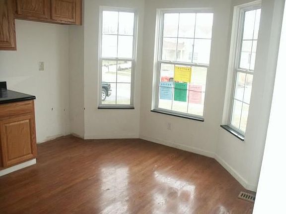 5th image of 1561 Roscommon Dr