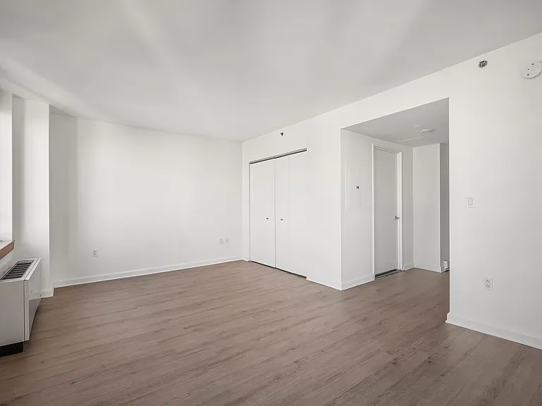 35 W 33rd St #7B — Photo 4