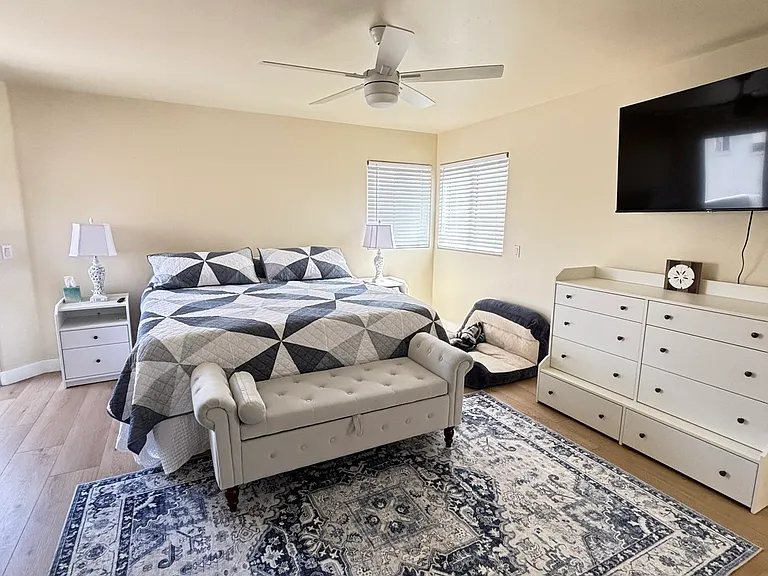 819 Avalon Ct #B — Photo 7