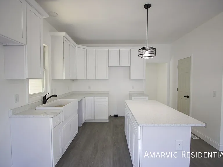 621 Singletary St SE — Photo 7