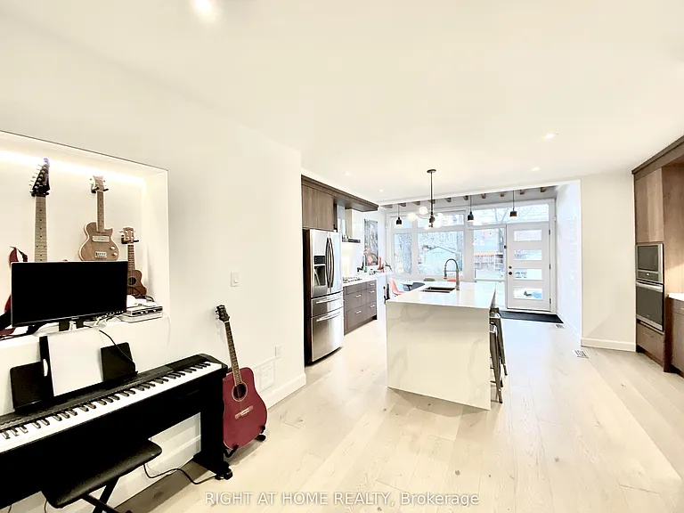 16 Woodlee Rd — Photo 4
