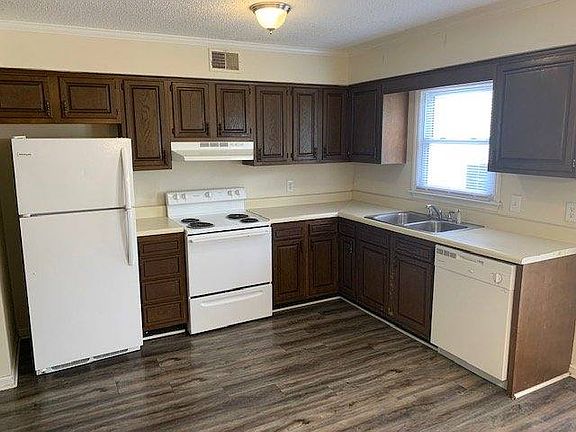 5th image of 136-05 Oakmont Dr
