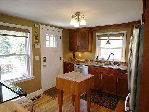 5th image of 38 Maxwell Dr