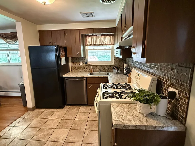 623 Jenne Dr — Photo 8