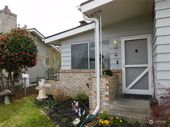 Front Door with built in planters>