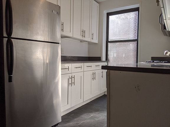 4th image of 63-84 Saunders St #3S