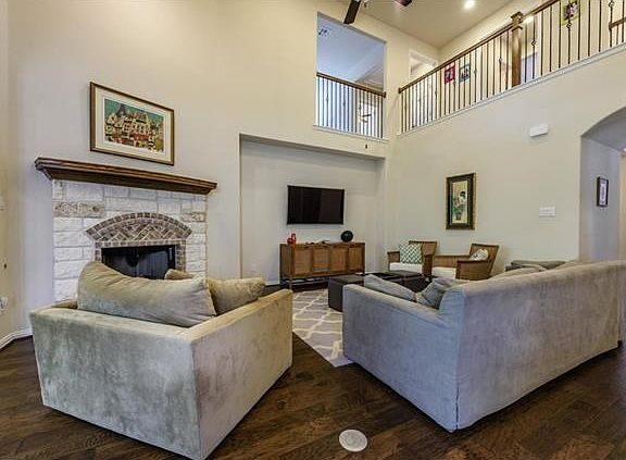 4th image of 2404 Berkshire Way