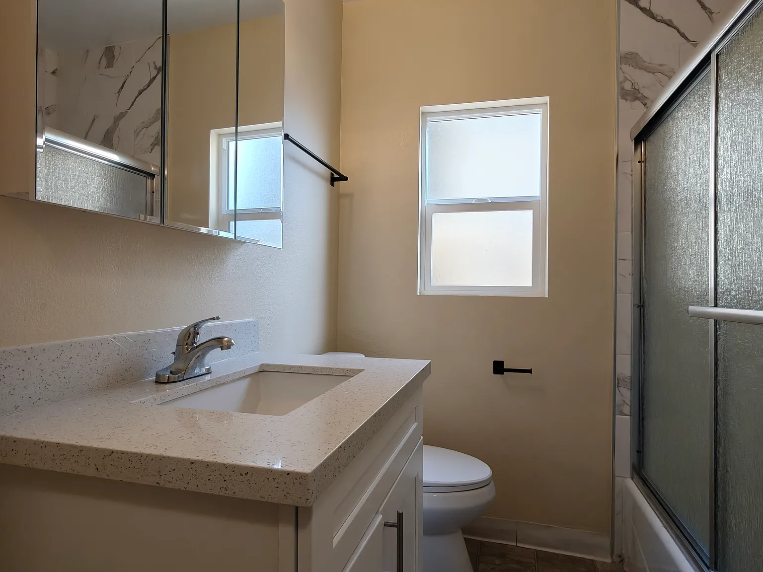 2 bed, 900 sqft, $2,400 — Photo 4