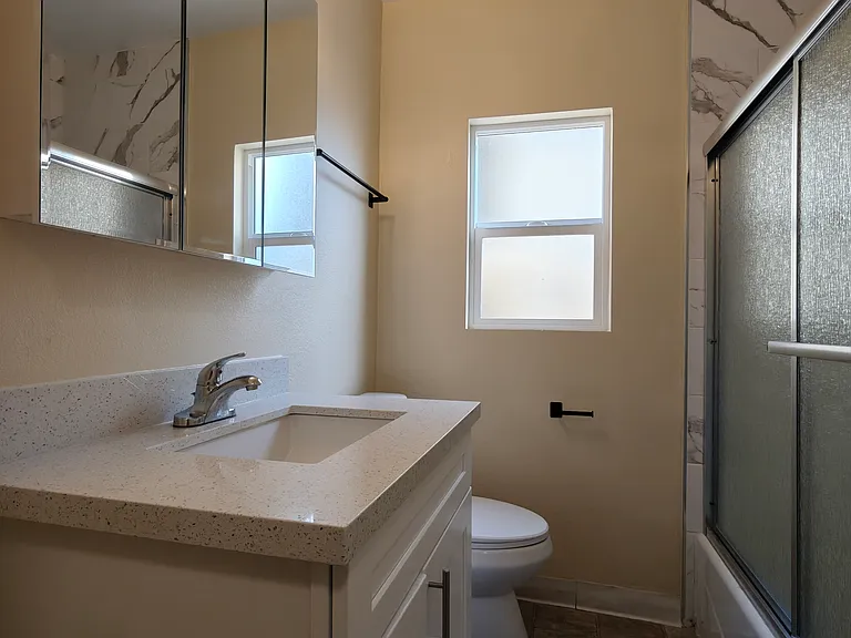 10223 Darby Ave #6 — Photo 4