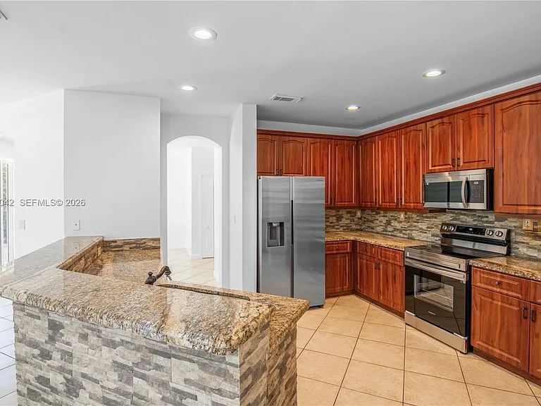 16001 SW 43rd Ter #16001 — Photo 16