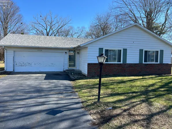 1710 Walnut St, Fostoria, OH 44830