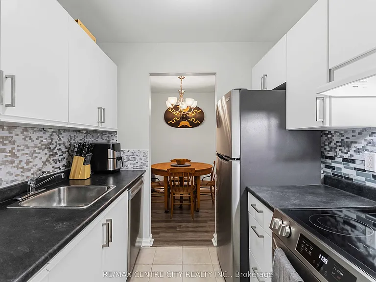 2230 Trafalgar St #121 — Photo 15