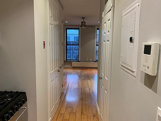 4th image of 208 E 13th St #3N