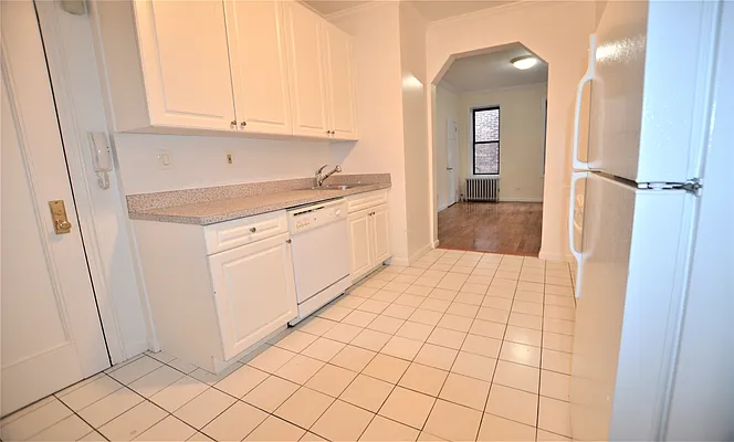 Rented by Manhattan Realty Group | media 12