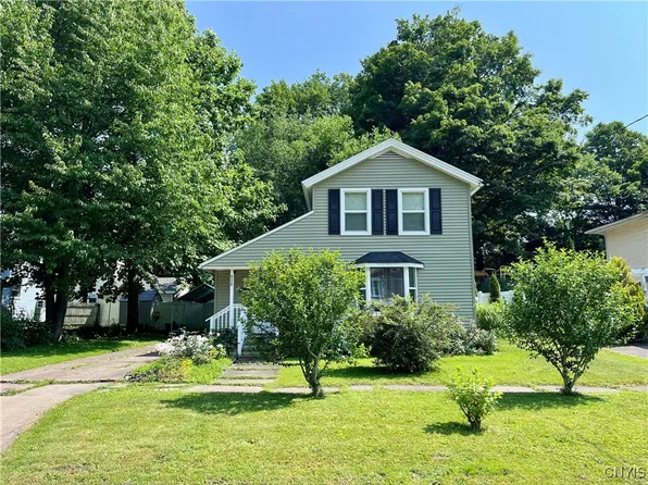 520 Seneca St, Fulton, NY 13069