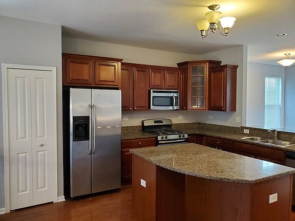 3rd image of 402 Plaza Pl