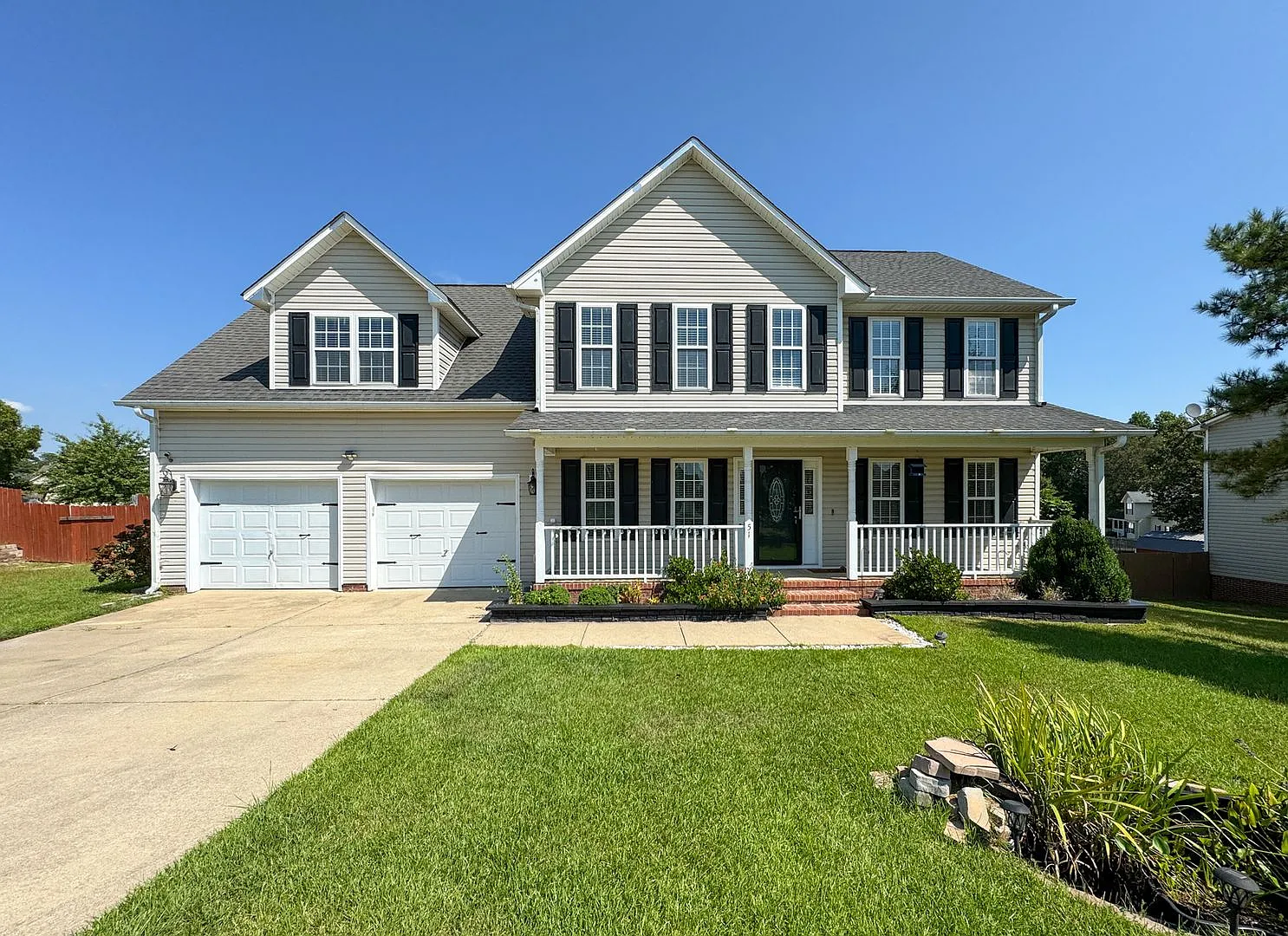 4 Bed 2.5 Bath Home with Fenced Backyard — Photo 1