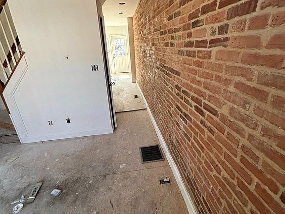 2nd image of 1135 Sargeant St