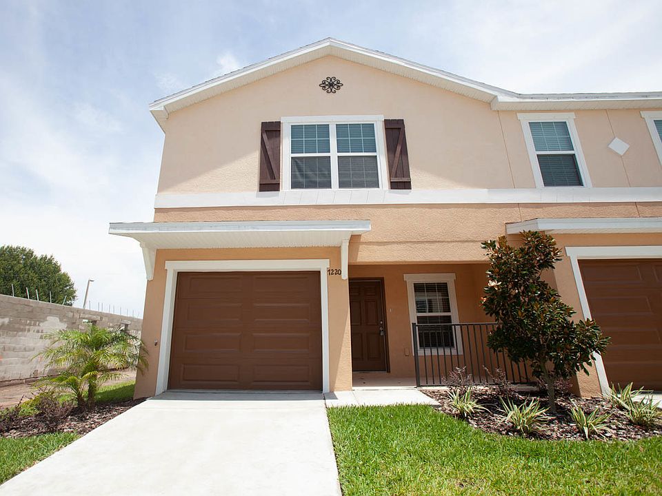 Brand-new, 3-bedroom, end-unit townhome for sale i
