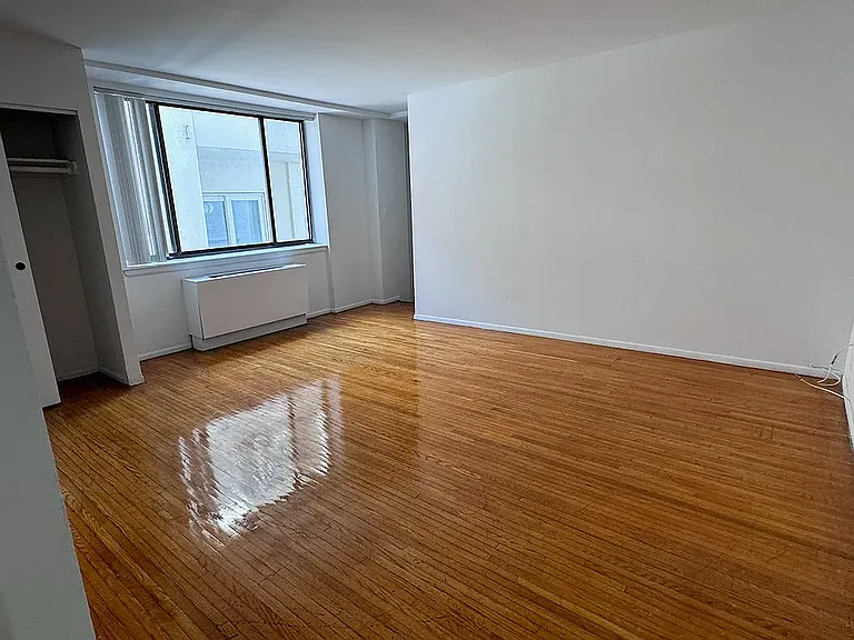 121 E 12th St #5I — Photo 9