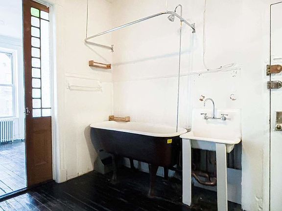 5th image of 633 E 11th St APT 9
