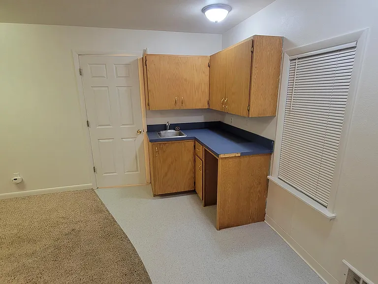 1020 S Jackson St — Photo 9