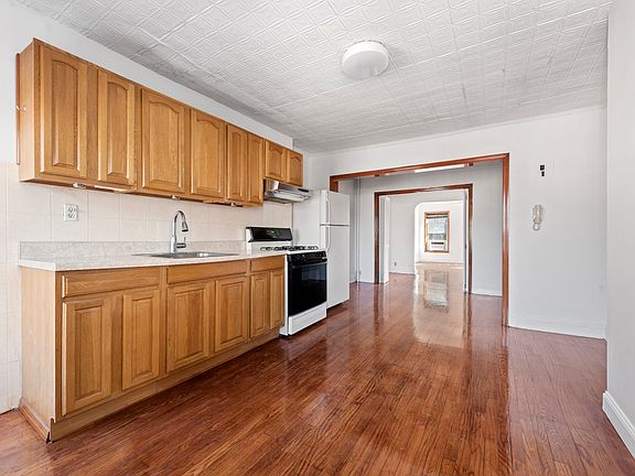 3rd image of 179 Sackett St #3