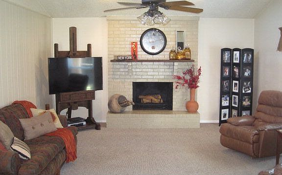 3rd image of 4619 Applewood Dr