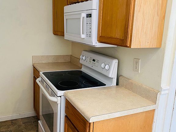 4th image of 12 W Southampton Ave