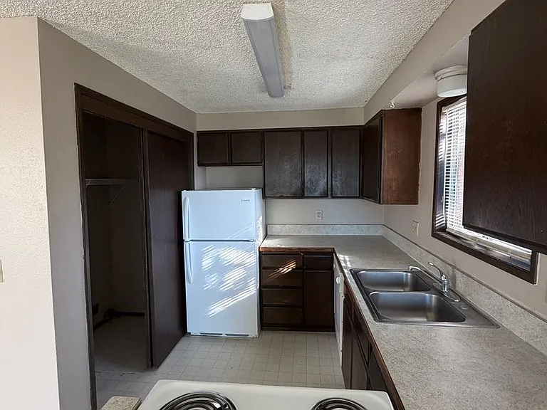 1847 Dawn Ct — Photo 2
