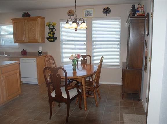 3rd image of 704 Lakeview Dr