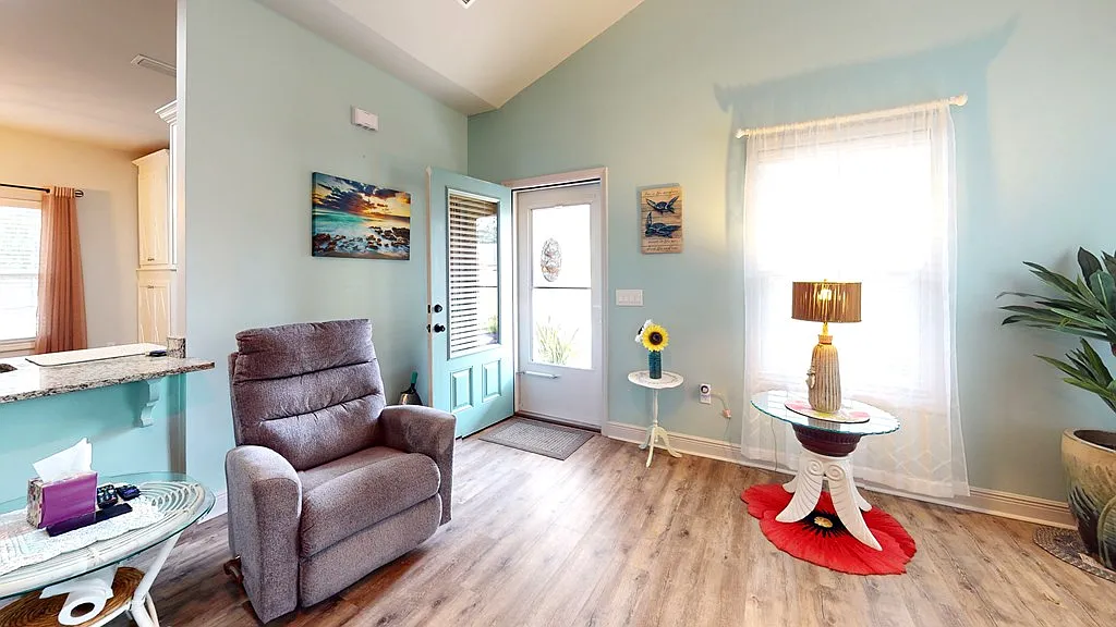 3 bed, 1284 sqft, $2,300 — Photo 4