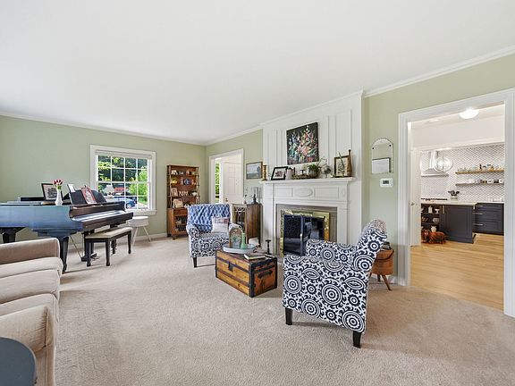 2nd image of 415 N Worth Ave