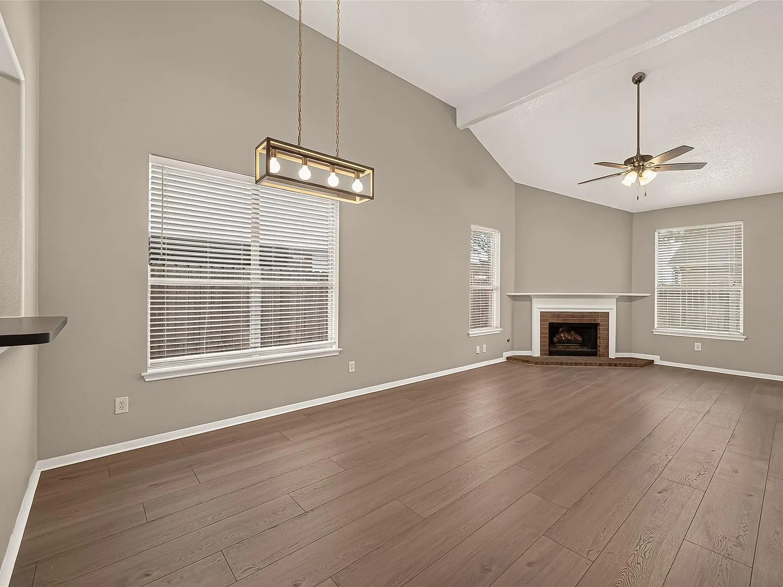 3 bed, 2.5 bath, 1914 sqft, $1,950 — Photo 3