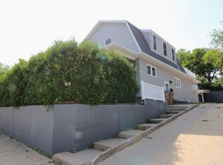208 7th Ave SE, Minot, ND 58701