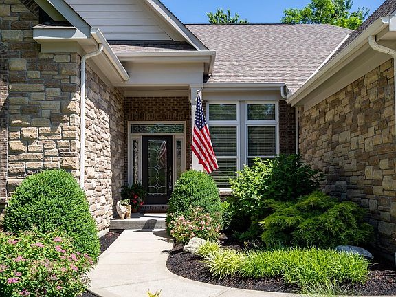 3rd image of 4490 Ravenwood Ct