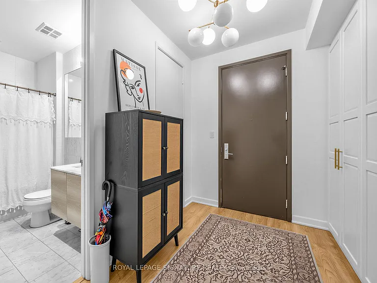 380 Macpherson Ave #422 — Photo 4