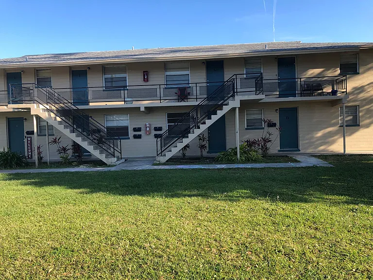 333 Orange Blossom Dr #E — Photo 2