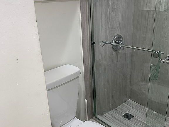 5th image of 3550 NE 169th St APT 408